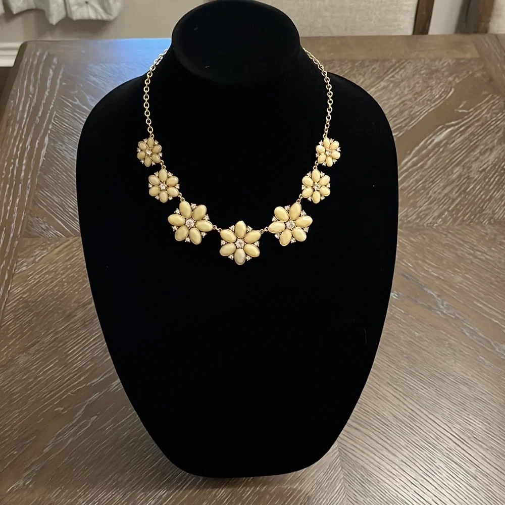 Kate Spade Floral cream daisy flower statement necklace
